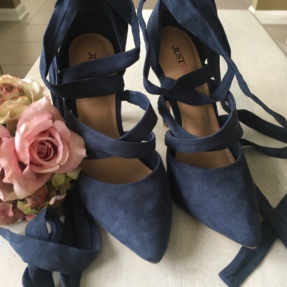 Shoes - Picture 4 of 5
